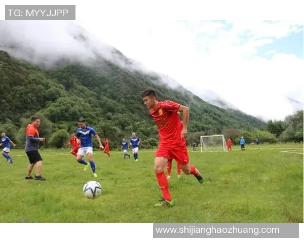 安哥拉与中国红队激战正酣展现足球魅力与团队精神的巅峰对决