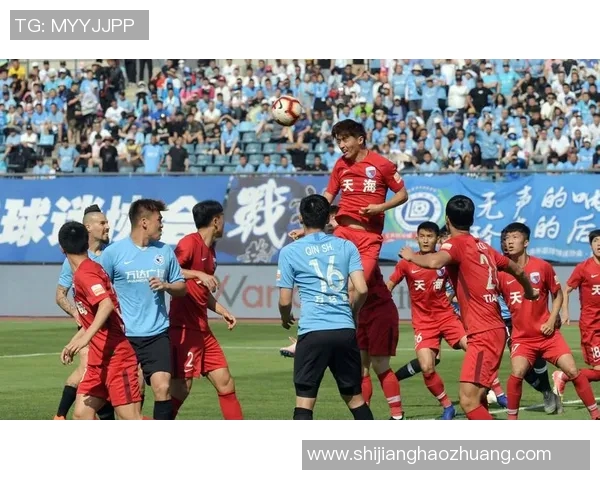 大连人迎战天津天海争夺中超联赛关键三分的激烈对决 大连人迎战天津天海争夺中超联赛关键三分的激烈对决