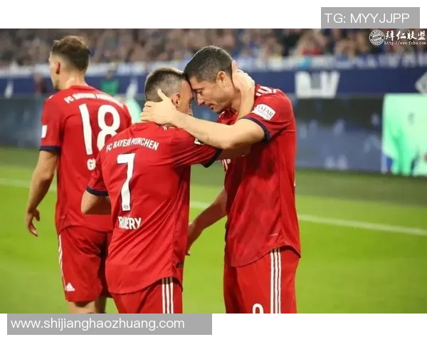 莱万重返德甲对阵拜仁引发球迷愤怒称其忘恩负义情感激烈 莱万重返德甲对阵拜仁引发球迷愤怒称其忘恩负义情感激烈