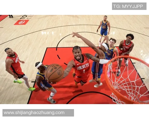 勇士与火箭季后赛第三场激战回顾双方明星球员表现与战术分析