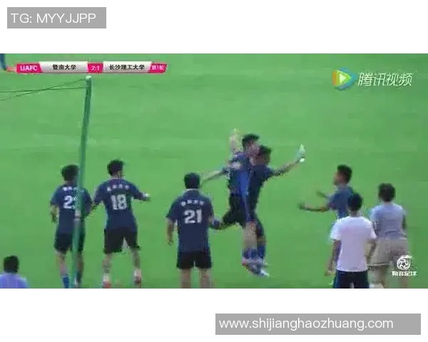 烈日战队迎战梅赫伦球队激情对决展现足球魅力与团队精神 烈日战队迎战梅赫伦球队激情对决展现足球魅力与团队精神